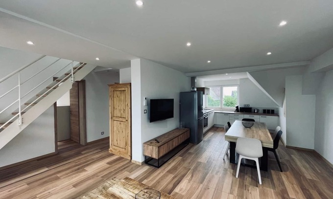 Wintzenheim Apartamento | 4-room duplex gîte with mountain-view terrace