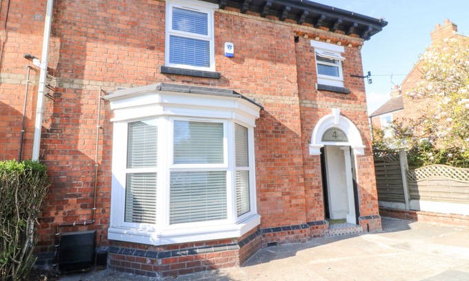 Lincoln Cabaña | 4 SOUTH PARK, pet friendly, with a garden in Lincoln