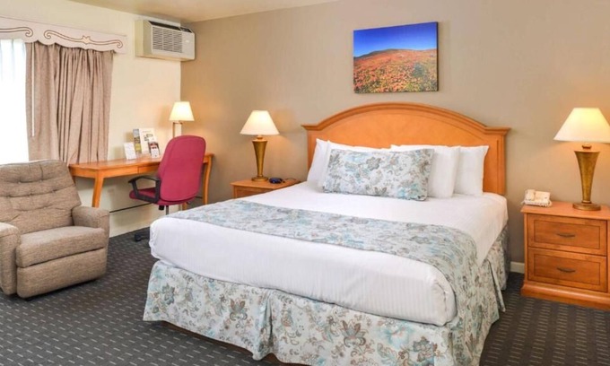 Solvang Casa | 4 Spacious Units w/ FREE Parking and BFast, Pool, Minutes to Solvang Theaterfest