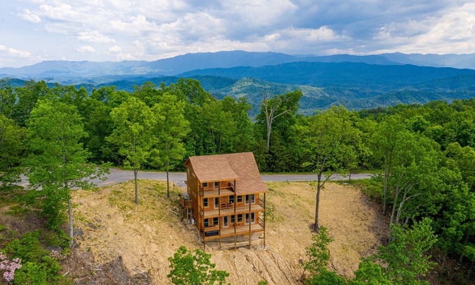 Sevierville Cabina | 4 States View-Gatlinburg, Private Pool, Game Room