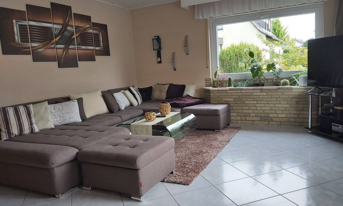 Mensfelden Casa | 4 Sterne Ferienhaus Wohnung Zum Mensfelder Kopf im 1. Stock mit 4 Schlafzimmern