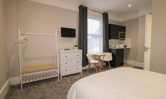 Seaford Cabaña | 4, THE CUCKMERE, pet friendly, country holiday cottage in Seaford