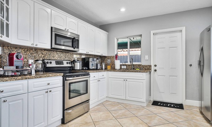Coral Way Casa | 4 to 23 Guests GameRoom 2 Kitchens BAR BBQ