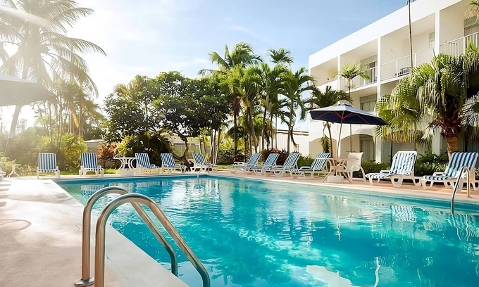 St. Lawrence Gap Apartamento | 4 Upscale Units Close to Harrison's Cave Eco-Adventure Park! FREE Parking, Pool