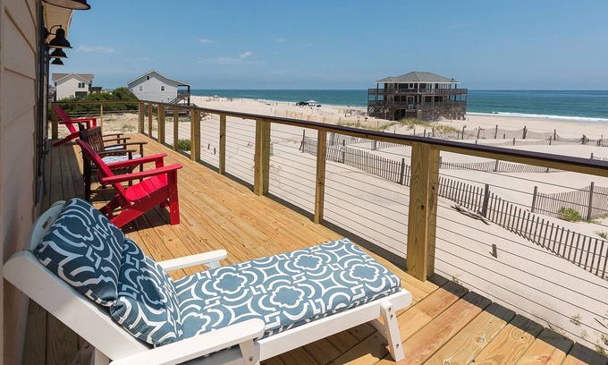 Currituck County Casa | 4 X 4 ONLY BEACH HOUSE- OCEANFRONT! Sunday Check in...The Salty Anchor