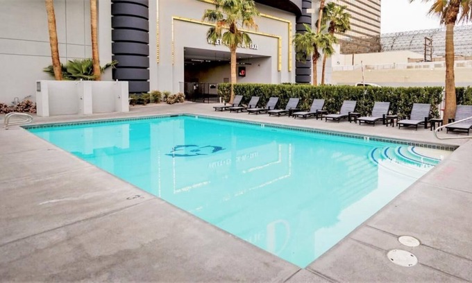 Downtown Las Vegas Casa | 4 x Deluxe Two Queens - City View Room at The D Las Vegas