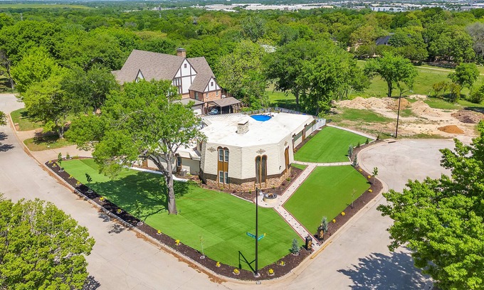 Ederville Casa | 400 a night minimum 30 nights! 9 mn away from AT&T stadium, 8 mn from the zoo