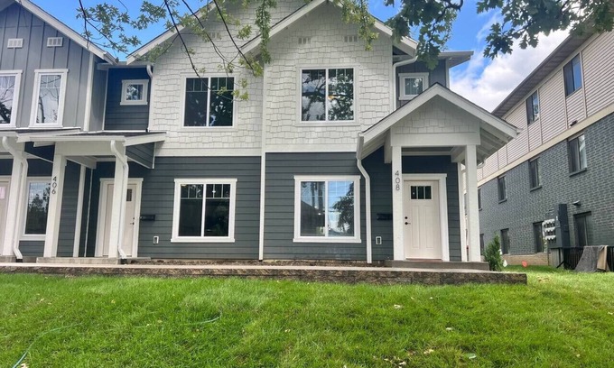 Iowa City Casa | 402 Spacious 3 Bedroom Townhouse