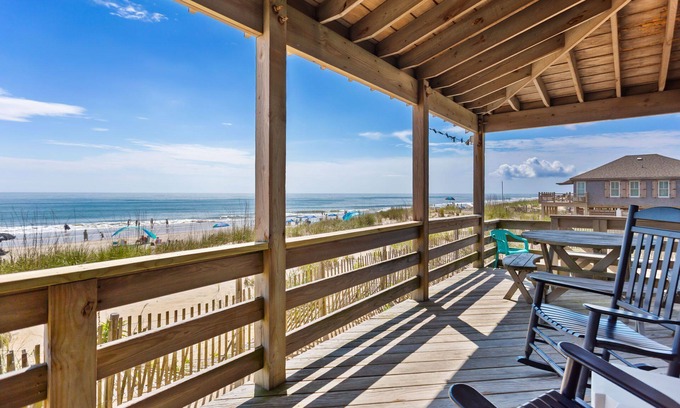 Kitty Hawk Cabaña | 4020 Gardners Hut * Oceanfront * Walk to Dining