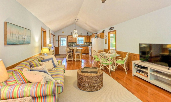 Sea Scape Casa | 4029 Lunar Cottage * Half Mile to Beach