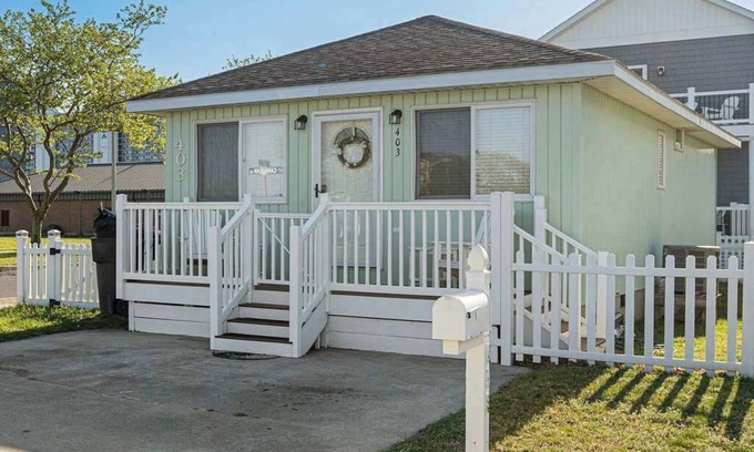 Little Salisbury Casa | 403 Carribbean | 2BR 1BA Bayside Beach Bungalow