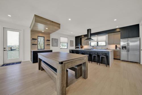 Charlotte Casa | 406 Katonah Amazing Location Rooftop patio views and a gym