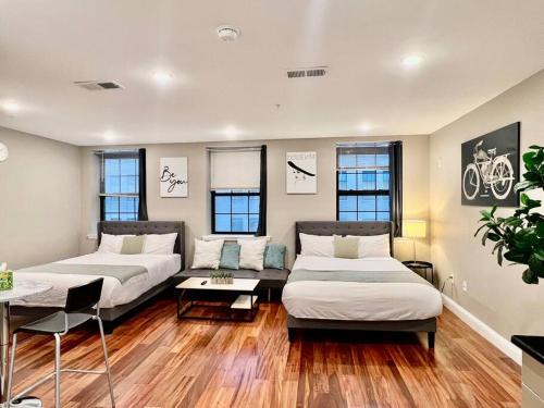 Logan Square Apartamento | 406 Luxury KING BED in central city of Philad