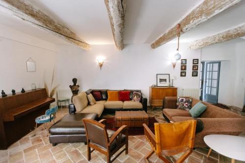 Althen-des-Paluds Casa | 40m2 suite in 18th-century Provencal farmhouse