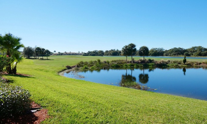 Bradenton Casa | 412-103 Gorgeous two lakes golf view Coach home