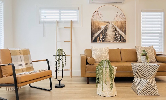 Corridor Casa | 4173-Newly renovated stylish home