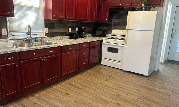 Detroit Casa | 420 friendly on detroit’s east side Charming 3-bedroom house with WiFi and AC