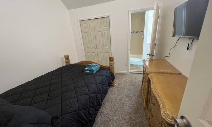 Detroit Casa | 420 friendly Spacious 3-bedroom house in cool Detroit with WiFi and AC