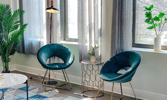 Near South Side Apartamento | 420 friendly with optional parking near McCormick and sleeps 6
