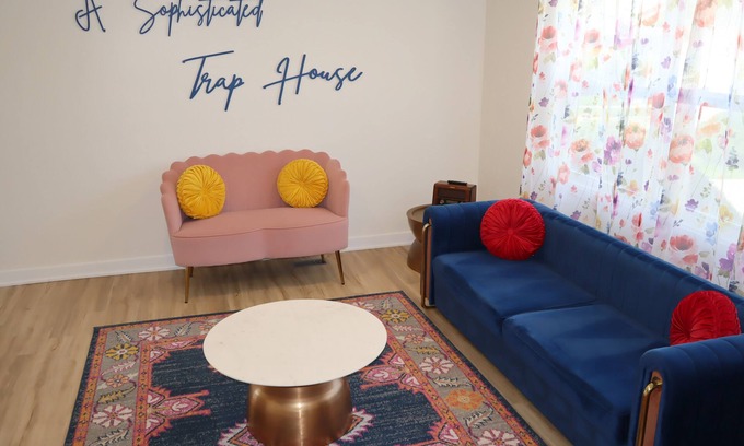 Country Club Hills Condominio | 420 zen environment surrounded by boho chic decor~Luv Happii House.