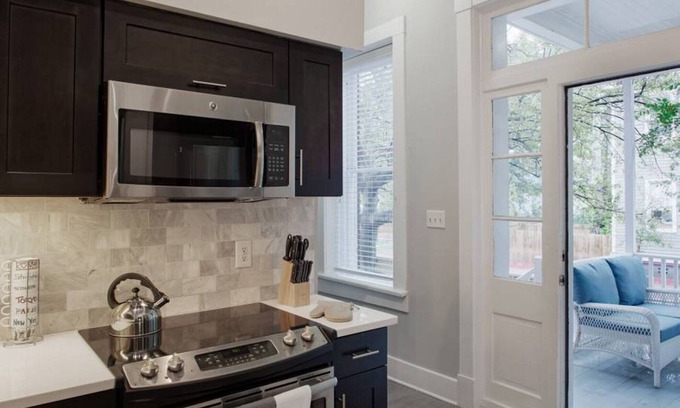 Eastside Casa | 420Waldburg A · Moderno Apt con bloques de encanto sureño de Forsyth