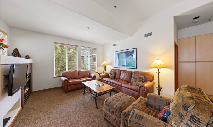 Olympic Valley Condominio | 422 | Griller’s Retreat - 2BD King + Bunks. Pool!