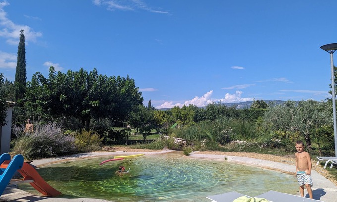 L'Isle-sur-la-Sorgue Chalet De Esquí | CHALET CLIMATISE DE 30M2 CON PISCINA NATURAL PRIVADA EN LA ISLA DE LA SORGUE