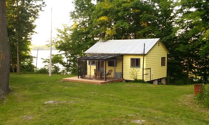 Leeds and the Thousand Islands Cabaña | 43 en el lago Sunrise Cottage
