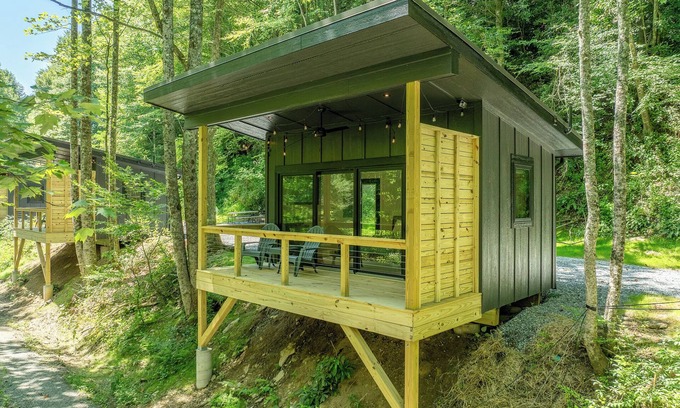 Rosman Cabina | 44 Caddisfly Court - Riverfront Fishing Cabin