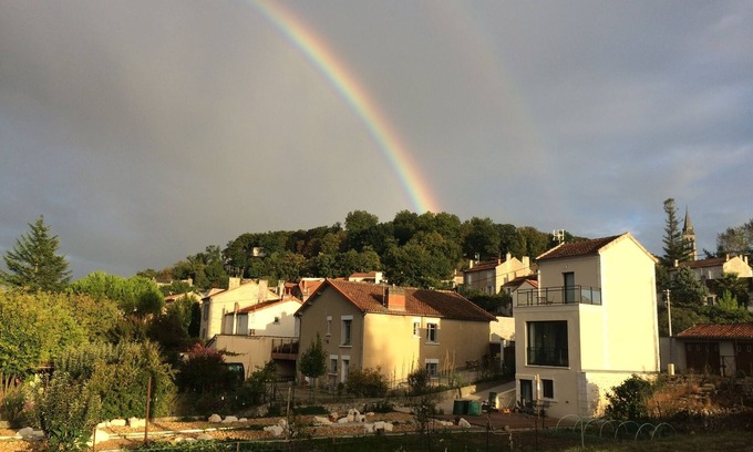 Angouleme Casa | 44 Rue Maurice Utrillo - la casa pequeña, alta, junto al río