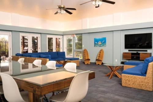 Waikoloa Casa | 448 Sleeps 13, pool and amenities