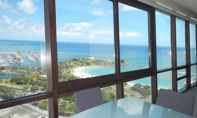 Ala Moana Condominio | 44th Floor-Ala Moana-Ocean / Diamond Head Views