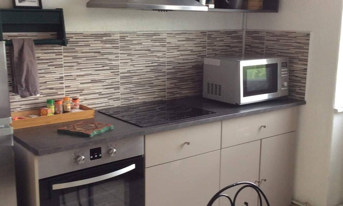 Leon Blum - Bon Coin Apartamento | 45m² Metro Centre Lyon 100m away Fitted kitchen Wifi Netflix