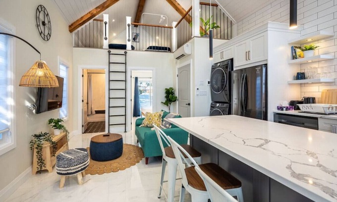 Rosemount Casa | 48H-3 · Kingsdale Designer Tiny House with Tesla Charger