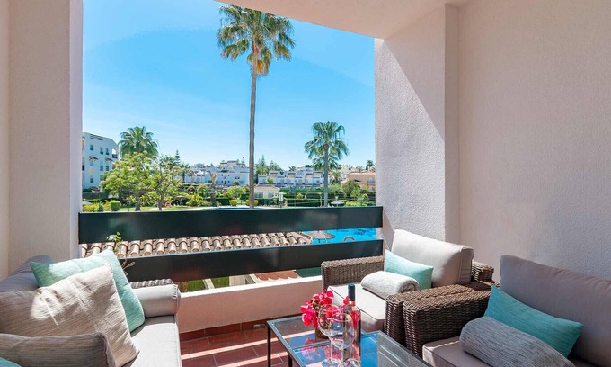 San Pedro de Alcantara Apartamento | 49 - Lorcrisur overlooking the pool