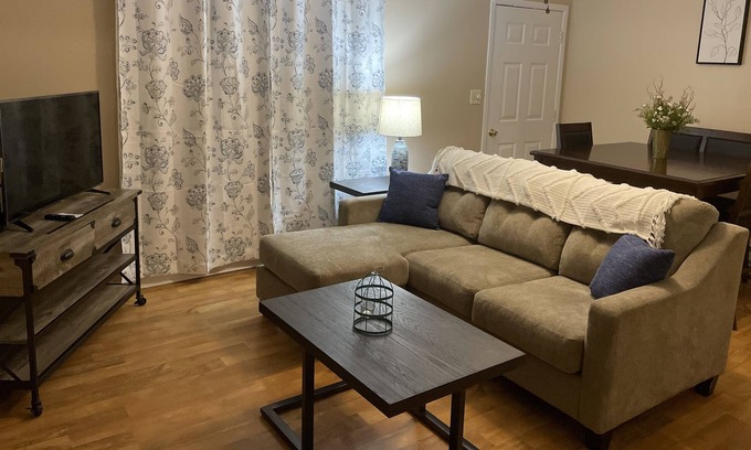 Summerlee Casa | 498 C Terry Ave