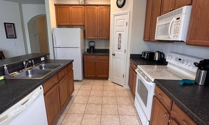Trafalgar Village Condominio | 4986 Trafalgar Village 4 bed /3 bath pool & spa