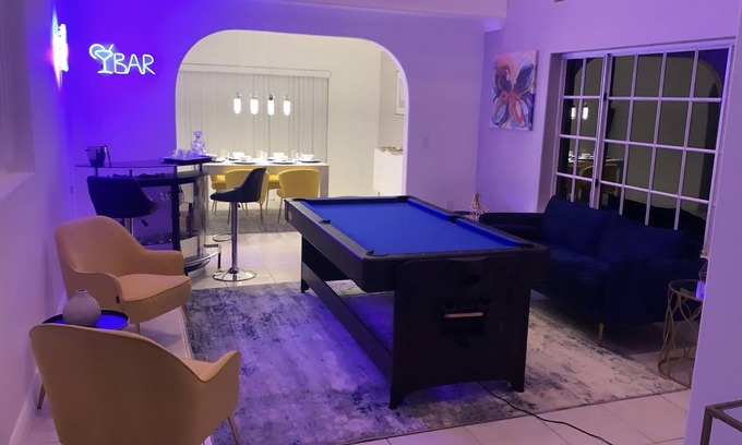Miami Gardens Casa | 4B 3.5 Bath up to 15ppl, FREE PARKING, Spacious, Luxurious