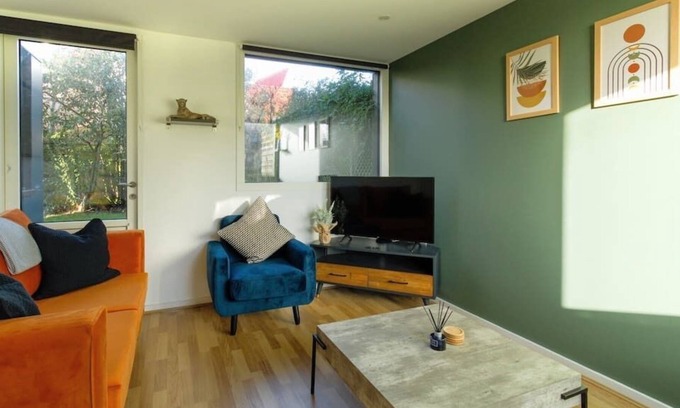 Milton Keynes Casa | 4B home in Milton Keynes with parking for 4 cars