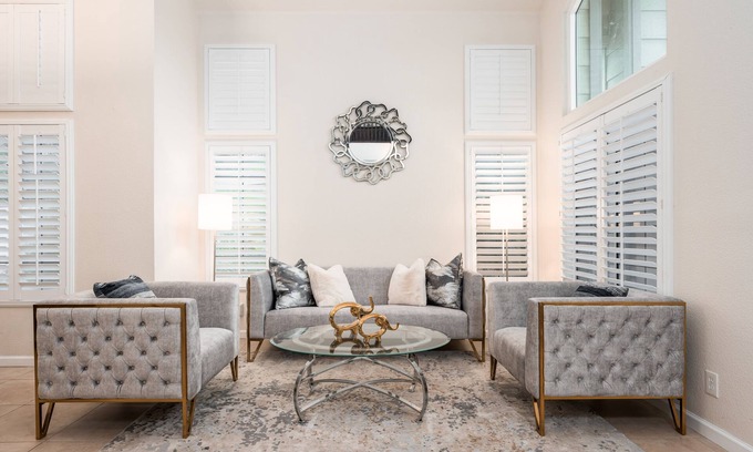 Riverside Casa | 4b3b Spacious House/Free Parking/Pet friendly