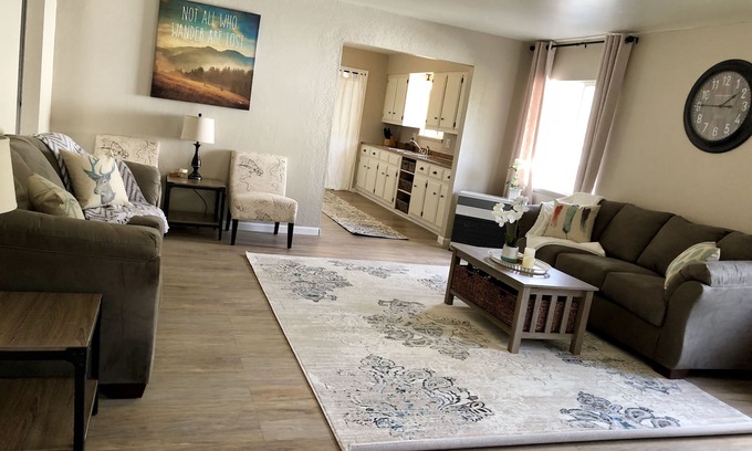 Dunsmuir Casa | 4BD / 1BA Gran casa remodelada 50 yardas a River!