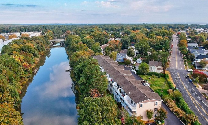 Country Club Estates Casa | 4bd-3.5ba Townhome Overlooking Rehoboth Canal