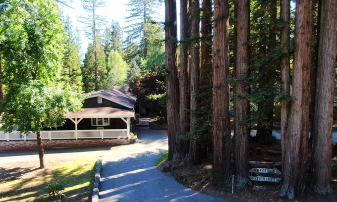 Freestone Casa | 4bd/3ba Redwood Retreat w/pool