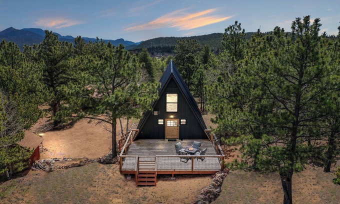 Bailey Cabina | 4bd AFrame Cabin with Hot Tub + 13,000ft Mountain Views + Hiking Close By