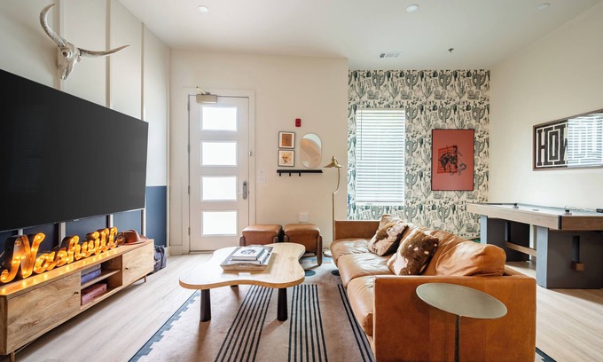 Five Points Casa | 4BD Bachelor Getaway w/ Balcony | Near Broadway & Downtown | Outrider 101