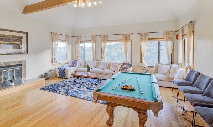 San Rafael Casa | 4BD Marin Retreat w/HotTub, Billiards, BBQ/Firepit