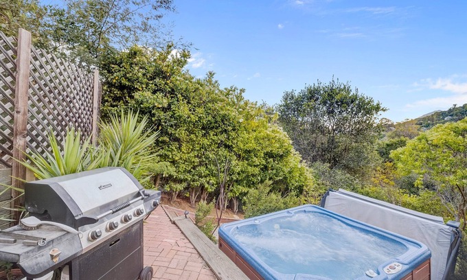 San Rafael Casa | 4BD Marin Retreat w/HotTub, Billiards, BBQ/Firepit