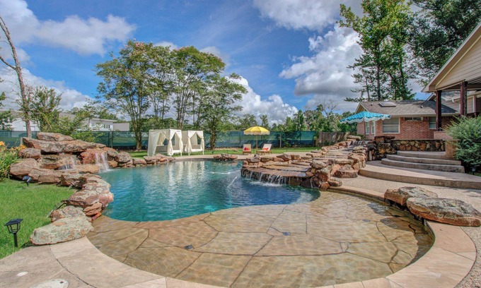 Conroe Casa | 4BD - Pool & Movie Theater - Lake Conroe Nearby
