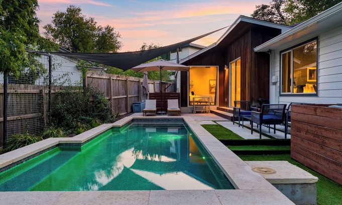 Tarrytown Casa | 4BDR House w/Pool & Guest House in Central Austin