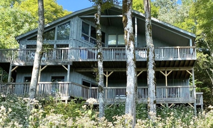 Wolf Laurel Casa | 4Bed/4Bath Mountain Retreat in Wolf Laurel CC with 60-mile views.